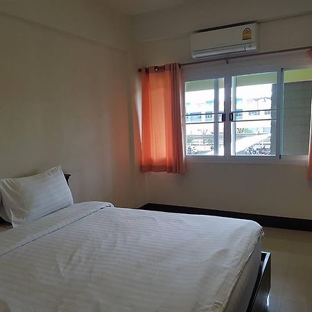 Jaroensin Place Buriram Bagian luar foto