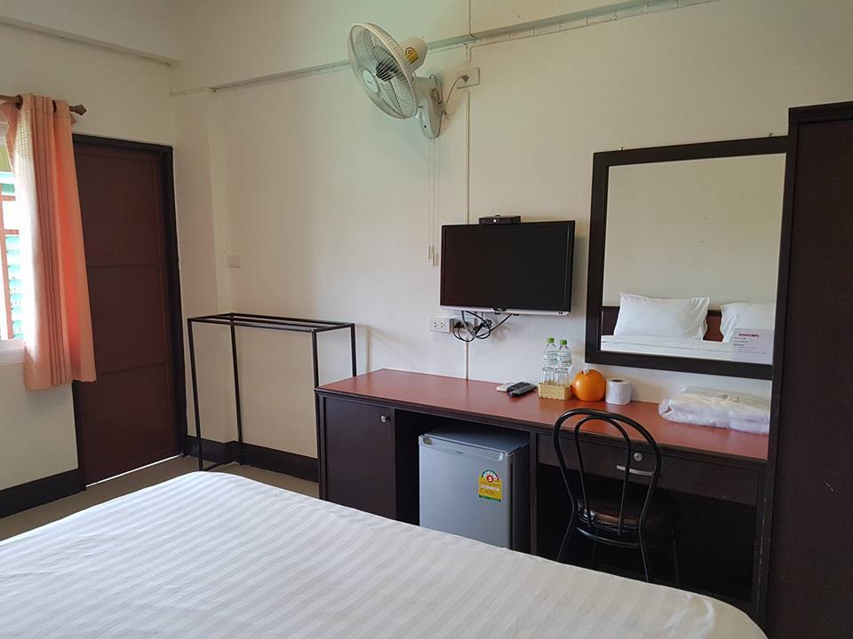 Jaroensin Place Buriram Bagian luar foto