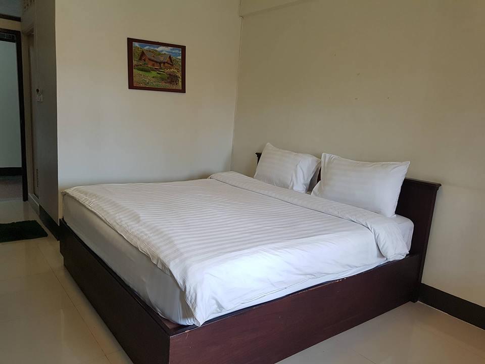 Jaroensin Place Buriram Bagian luar foto