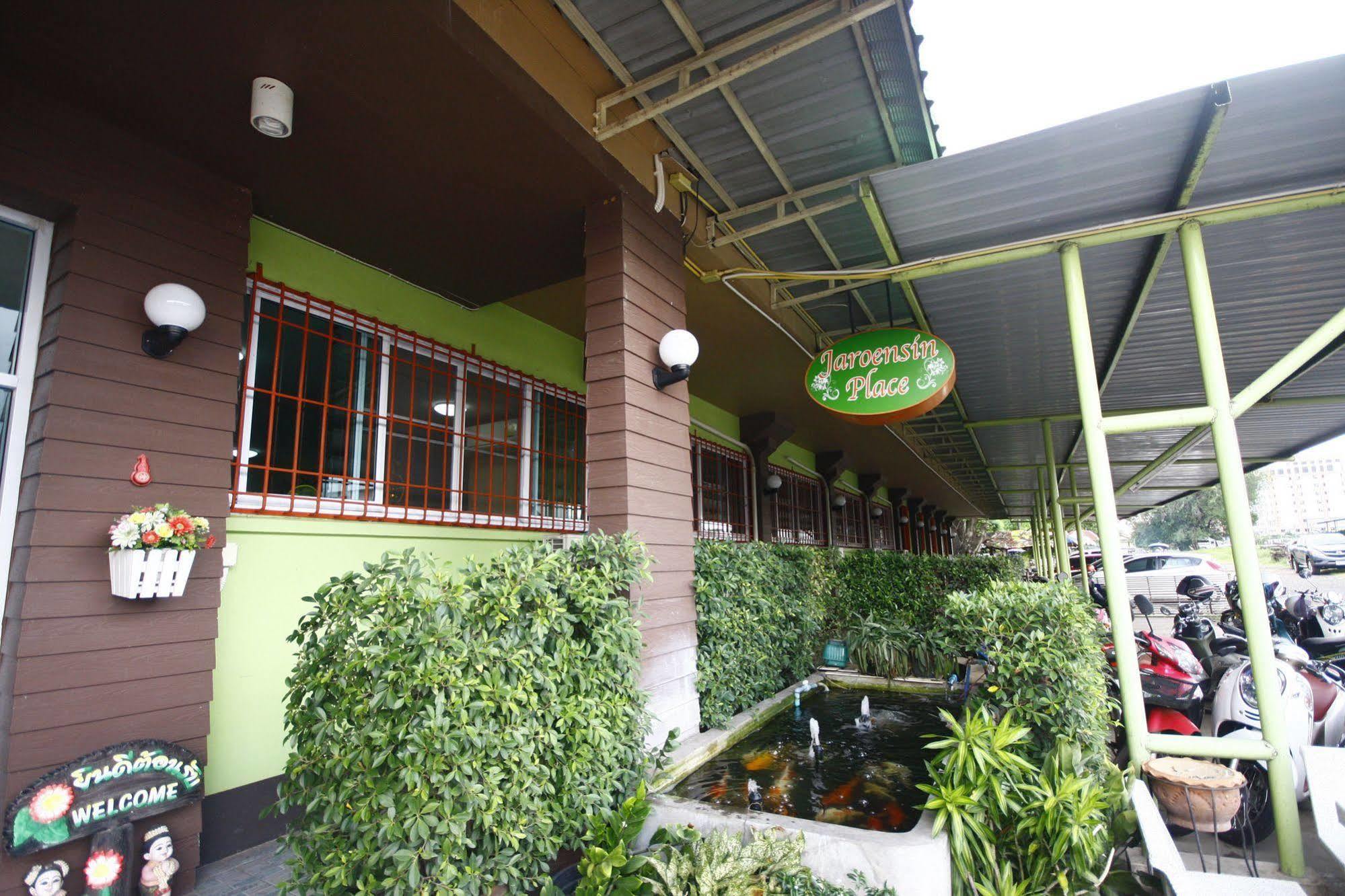 Jaroensin Place Buriram Bagian luar foto