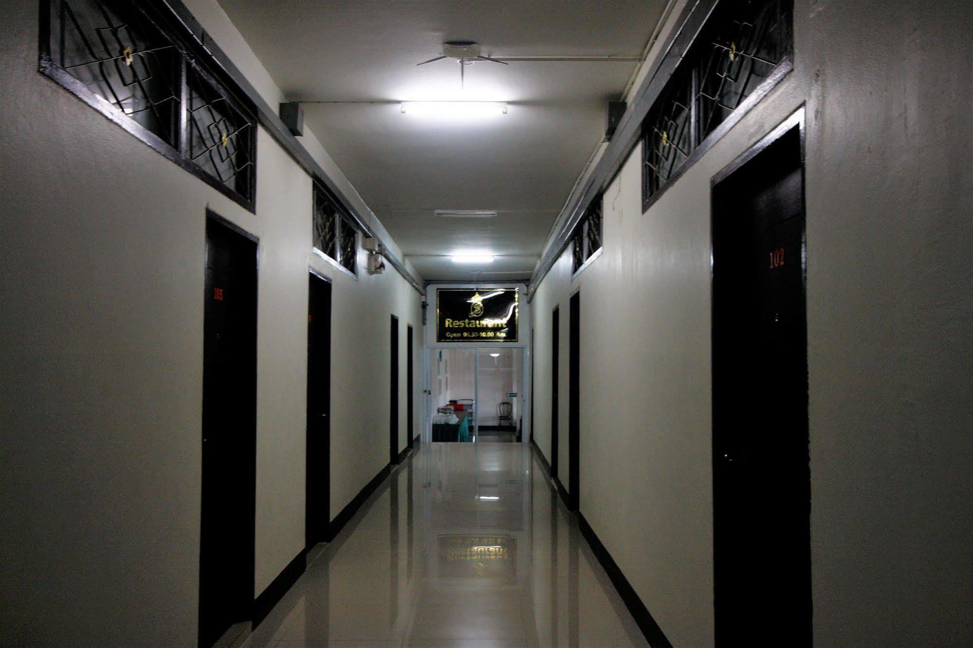 Jaroensin Place Buriram Bagian luar foto